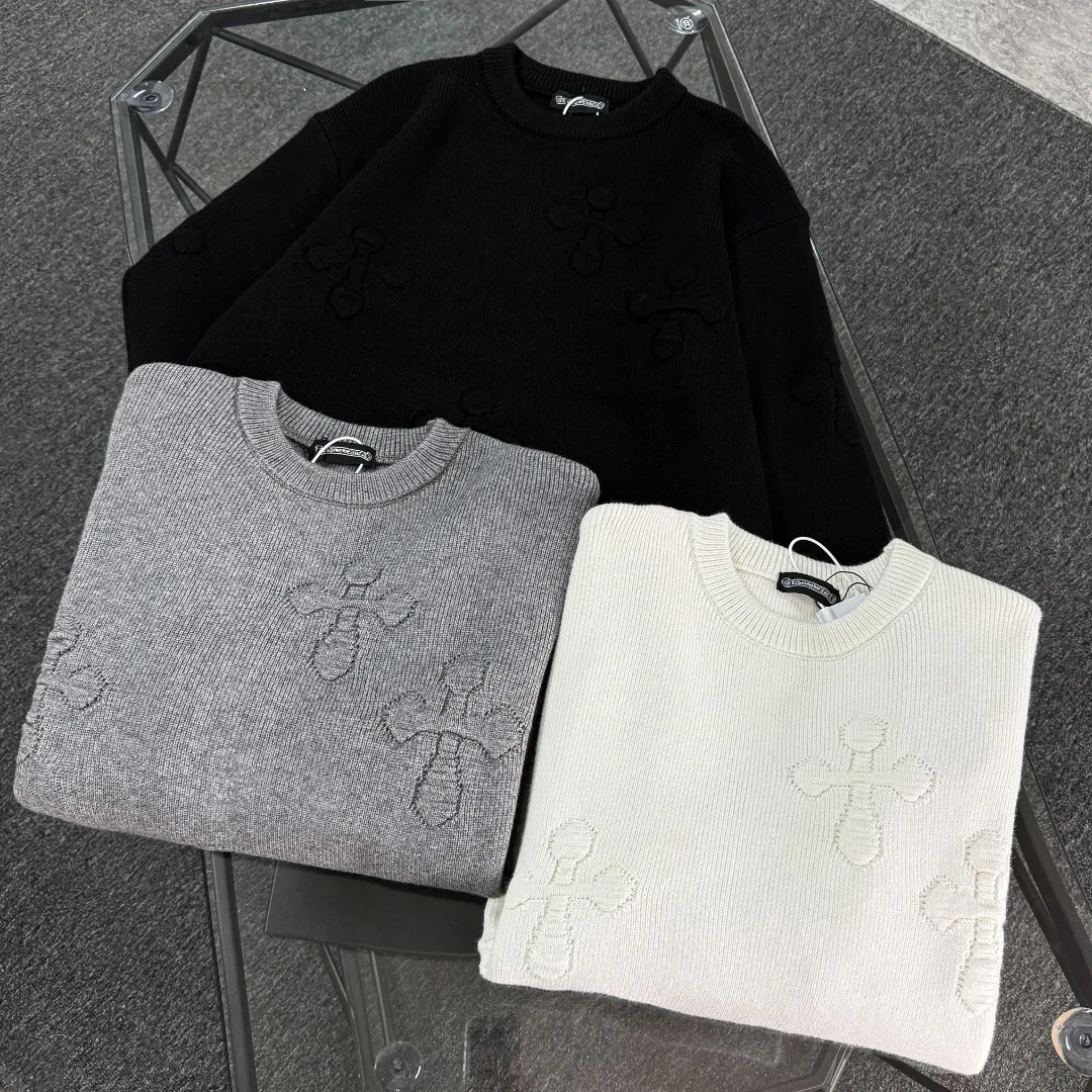 P290 Chrome Hearts 26 high-version wool knitted round-neck sweaters. High-end custom-made 500g sweater fabric. No deformation, no shrinkage, complete with three labels, same style for men and women. Process: The wool is knitted by a 7-needle imported machine. Color: 3 colors. SIZE: XS-L